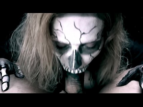 ❤️ Demon nga babaye nga nagsuso sa manok uban sa iyang itom nga baba ug gilamoy cum. super porn sa amon ❌